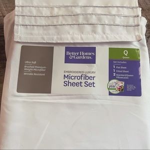 NWT White Microfiber Embroidered Top Sheet